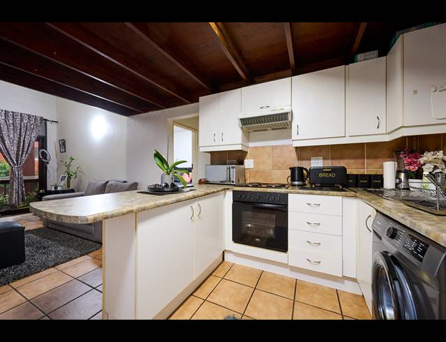 1 BEDROOM APARTMENT RENTED IN SUNNINGHILL